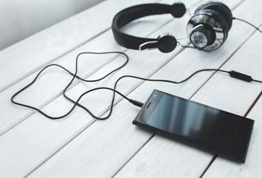 西甲综合：巴萨大胜西班牙人 9分优势领跑